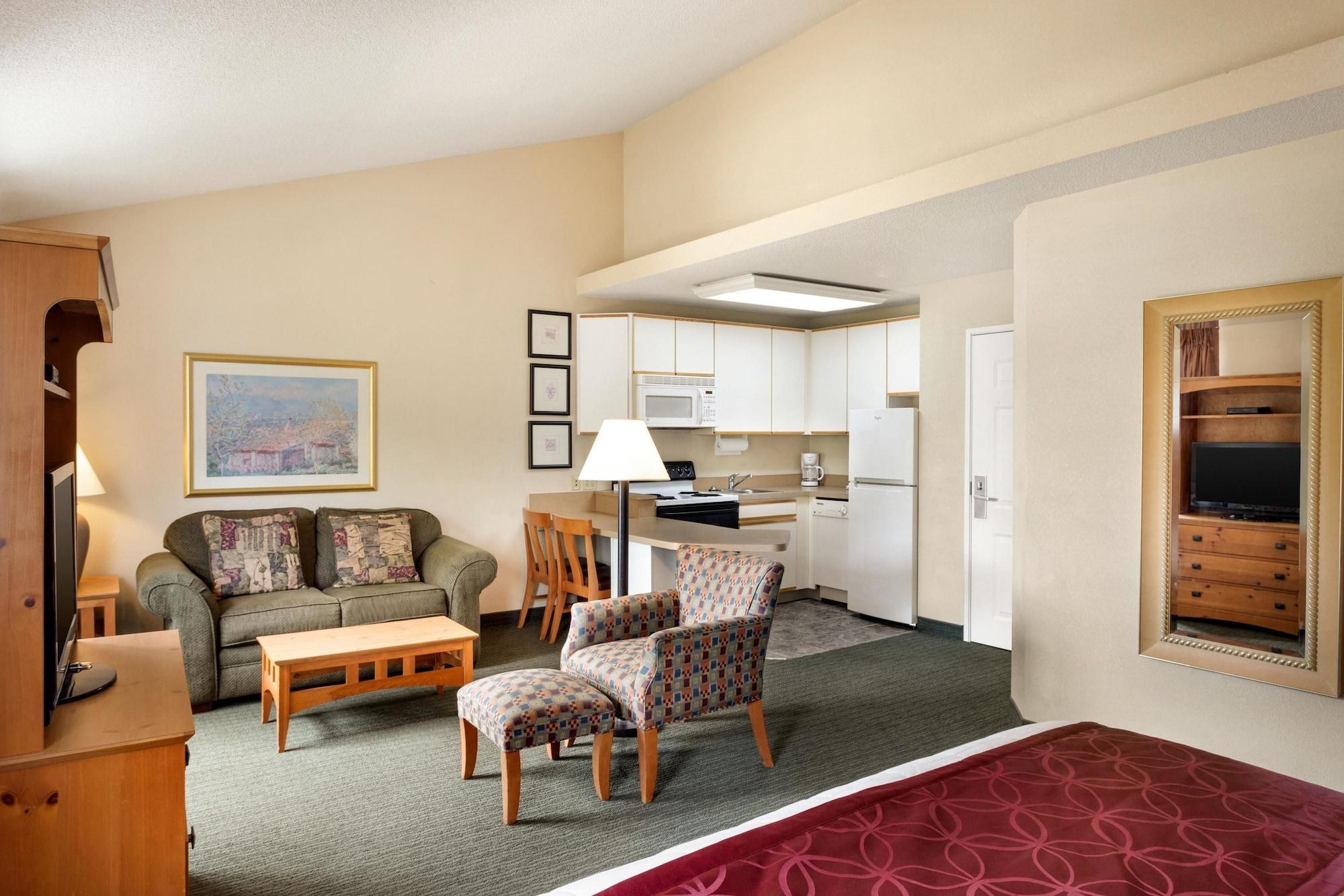 Baymont By Wyndham Wichita East Hotell Exteriör bild