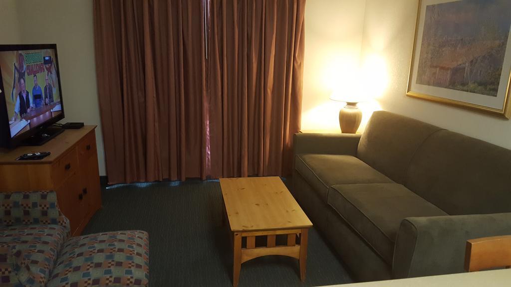 Baymont By Wyndham Wichita East Hotell Exteriör bild