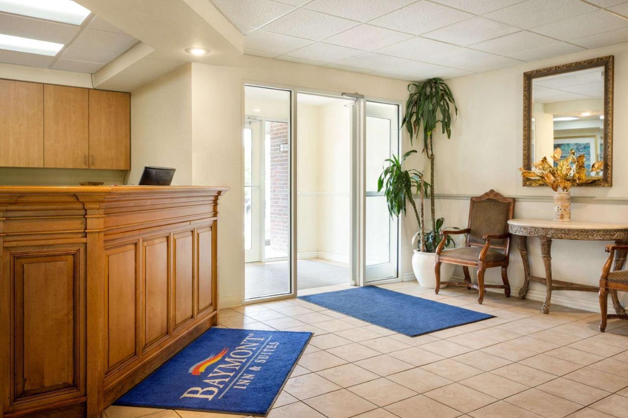 Baymont By Wyndham Wichita East Hotell Exteriör bild